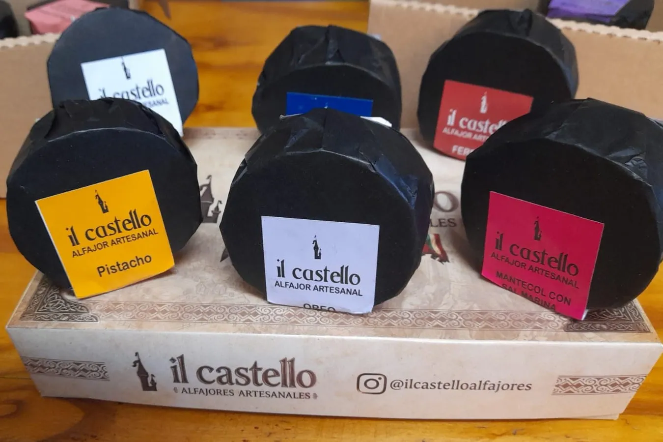 Alfajores  il castello artesaneles x unidad varios sabores